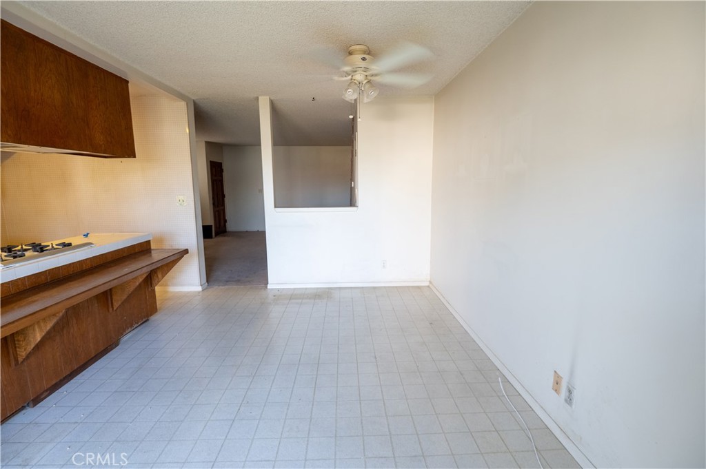 1615 Carlson