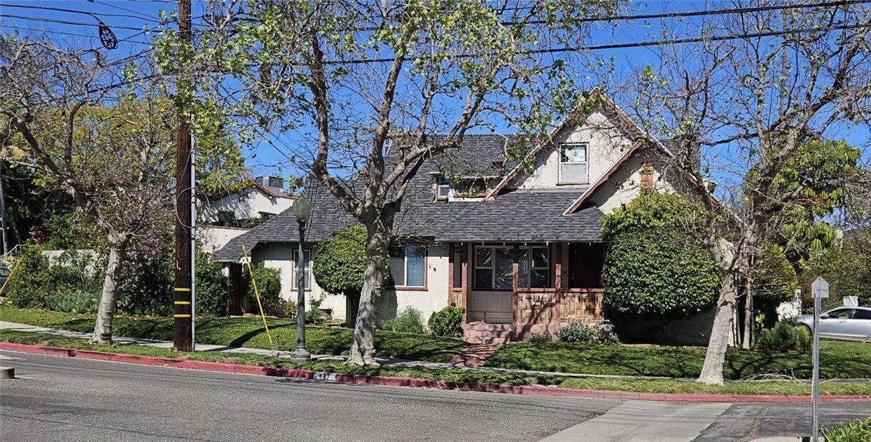 2642 Manning Avenue