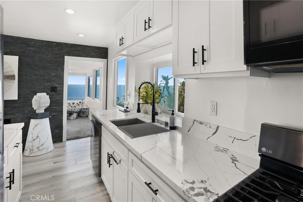 32082 Coast Hwy, Laguna Beach CA 92651 - Photo 47