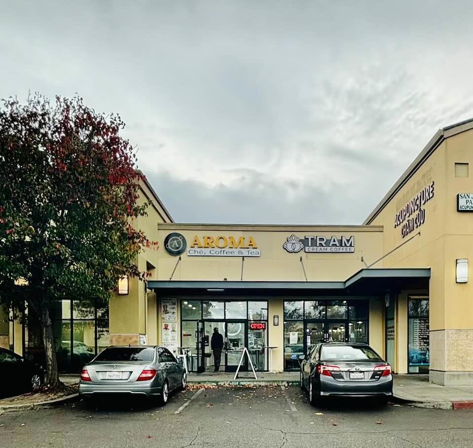 1,088 sqft Commercial Condo in Paloma Plaza has been operating by Aroma Cafe which ideal for Bakery, Fast Food, Restaurants, Ice Cream/Frozen Yogurt/Milk Tea, Medical/Dental, Professional Office; Frontage Sign, and many Parking Spaces