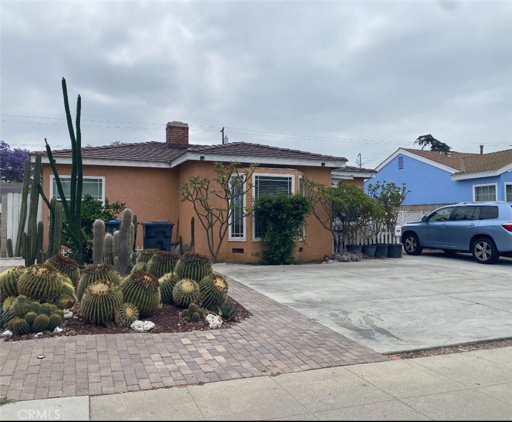 Photo of 1229 S Flower Street, Santa Ana, CA 92707 (MLS # PW26094017)