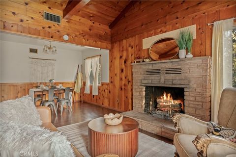 Photo of 720 Rocky Loop, Crestline, CA 92325 (MLS # IG26061093)