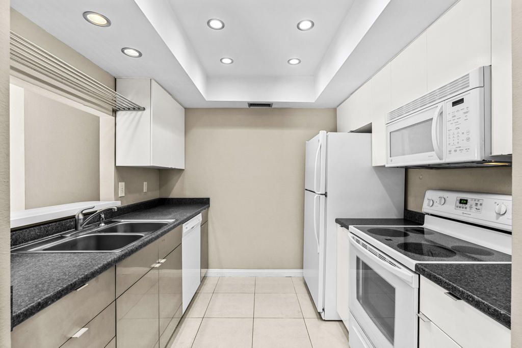 listing image 130726445931050072197