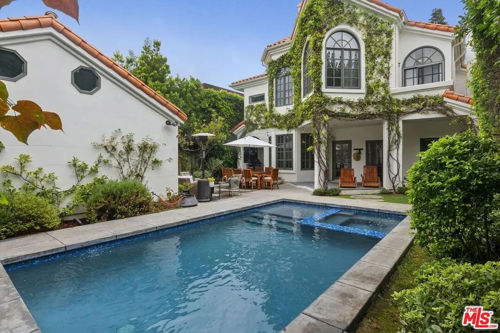 Santa Monica, California 90402, United States, 5 Bedrooms Bedrooms, ,6 BathroomsBathrooms,Residential,Active,219495