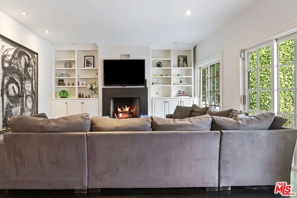 Santa Monica, California 90402, United States, 5 Bedrooms Bedrooms, ,6 BathroomsBathrooms,Residential,Active,219495