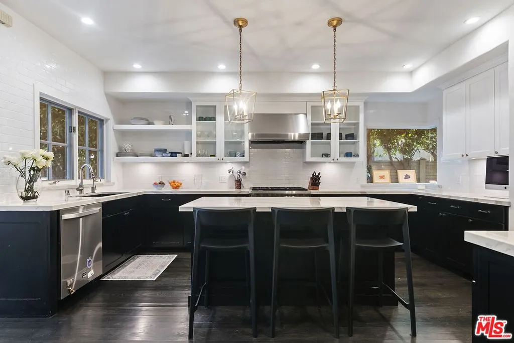 Santa Monica, California 90402, United States, 5 Bedrooms Bedrooms, ,6 BathroomsBathrooms,Residential,Active,219495