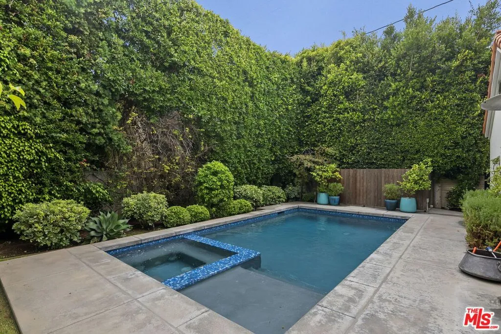 Santa Monica, California 90402, United States, 5 Bedrooms Bedrooms, ,6 BathroomsBathrooms,Residential,Active,219495