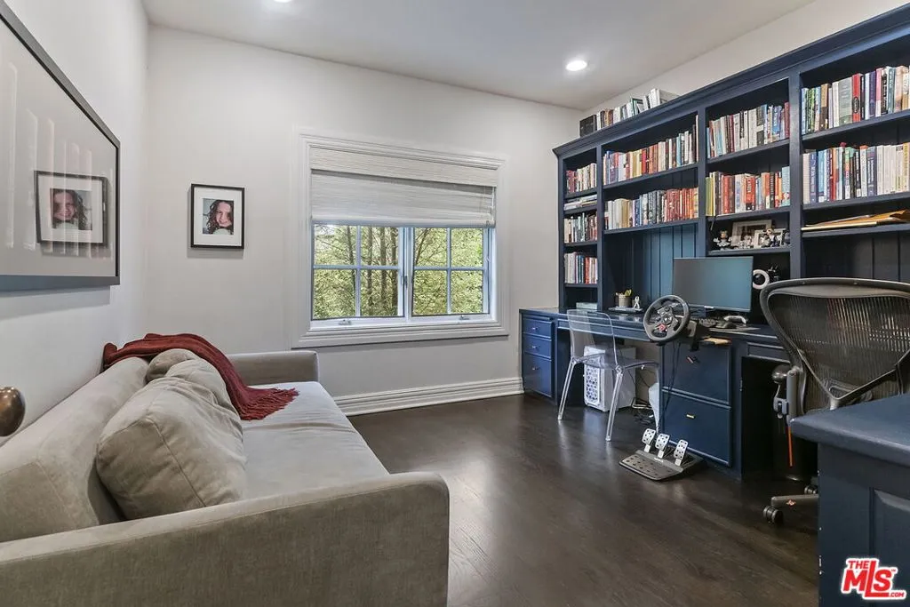 Santa Monica, California 90402, United States, 5 Bedrooms Bedrooms, ,6 BathroomsBathrooms,Residential,Active,219495