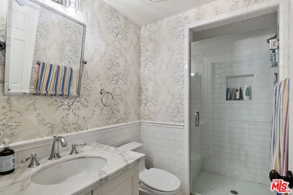 Santa Monica, California 90402, United States, 5 Bedrooms Bedrooms, ,6 BathroomsBathrooms,Residential,Active,219495