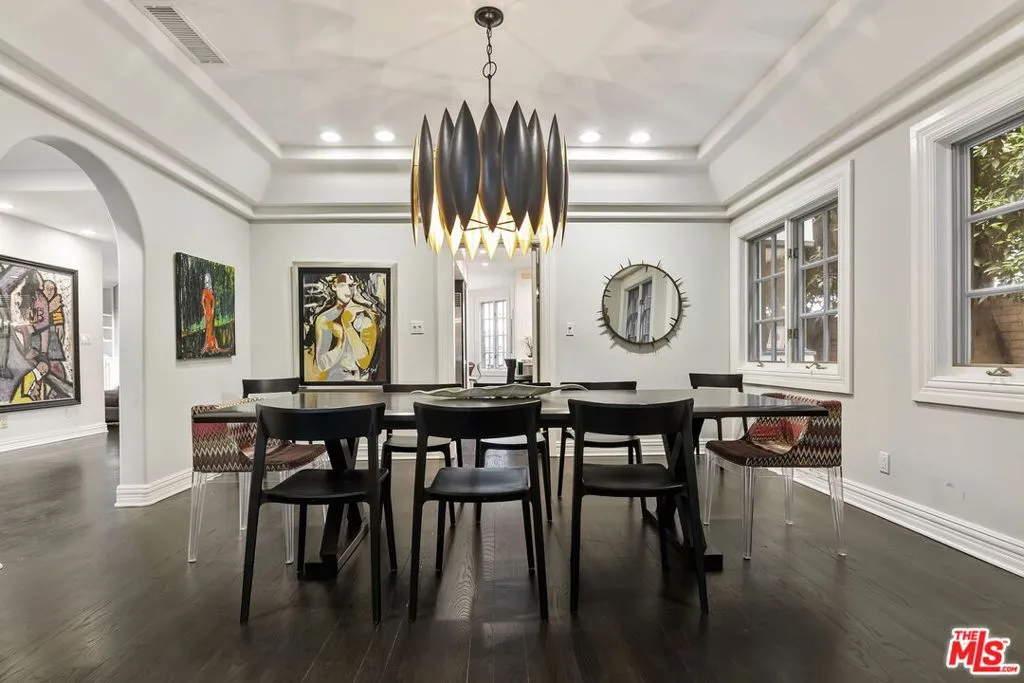 Santa Monica, California 90402, United States, 5 Bedrooms Bedrooms, ,6 BathroomsBathrooms,Residential,Active,219495