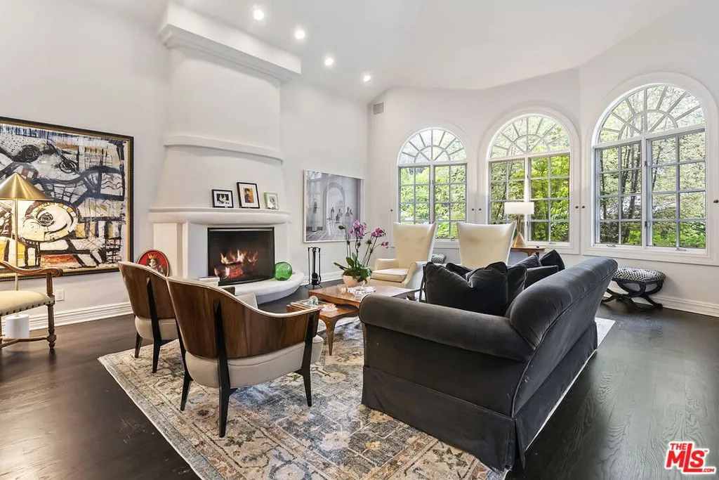 Santa Monica, California 90402, United States, 5 Bedrooms Bedrooms, ,6 BathroomsBathrooms,Residential,Active,219495