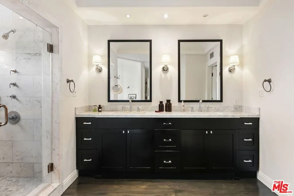 Santa Monica, California 90402, United States, 5 Bedrooms Bedrooms, ,6 BathroomsBathrooms,Residential,Active,219495