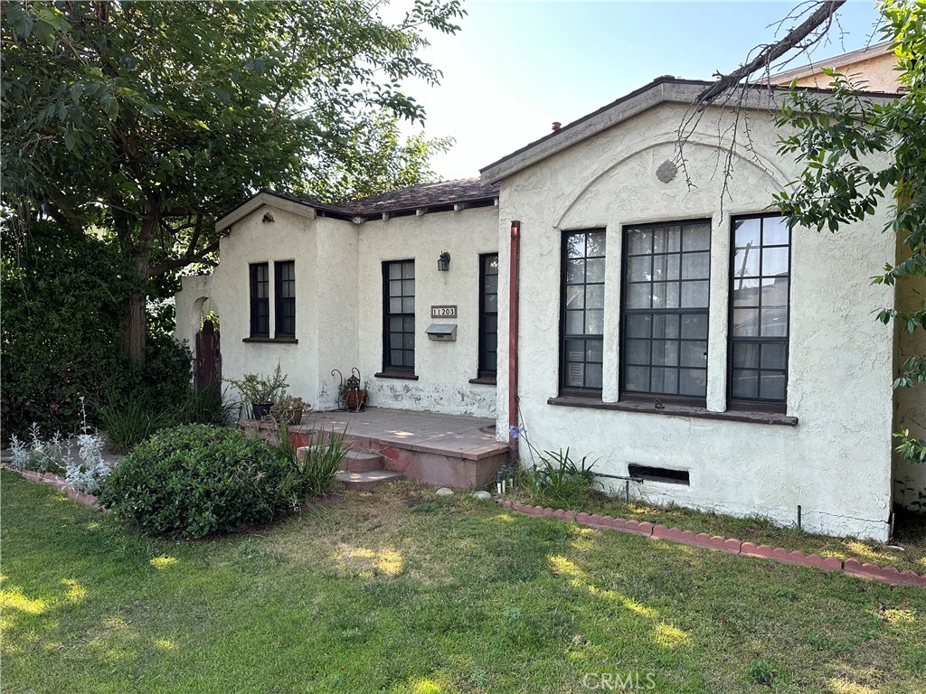 This is an incredible opportunity in the highly desired area of NOHO which is unique for developers or investors. The property is zoned LARD2 with a current SFR, detached garage & covered carport. Located in the trendy NOHO community, which is close to shopping, The Art District and much more. The property is ideal for an ADU or conversion to ADU of current garage. Close proximity to schools & easy access to freeways 101,134 & 170. Property is being SOLD AS IS. Property zoning, size & current SFR to be verified for accuracy with county records.