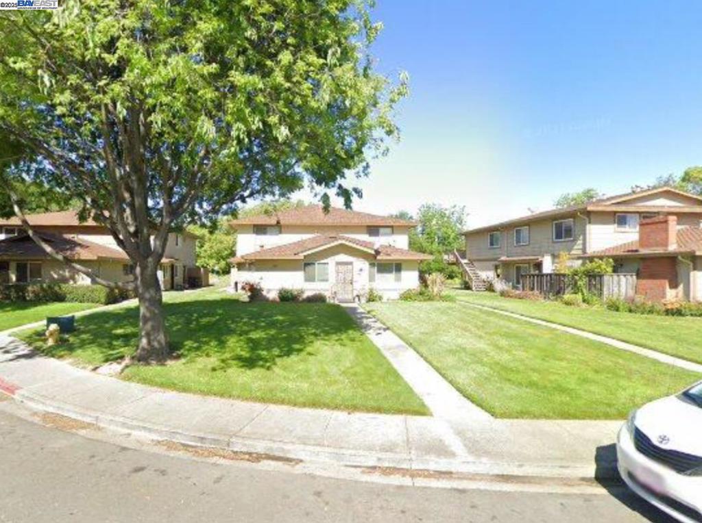 Enjoy Summer in Your New Union City Townhouse! Don’t miss this great opportunity to own a 2-bedroom, 1-bath townhouse with beautiful hardwood floors and a spacious open floor Enjoy access to a community swimming pool—perfect for summer! Located in a desirable Union City neighborhood, just minutes from shopping, schools, public transportation, and major highways. This home is move-in ready and ideal for easy, low-maintenance living.