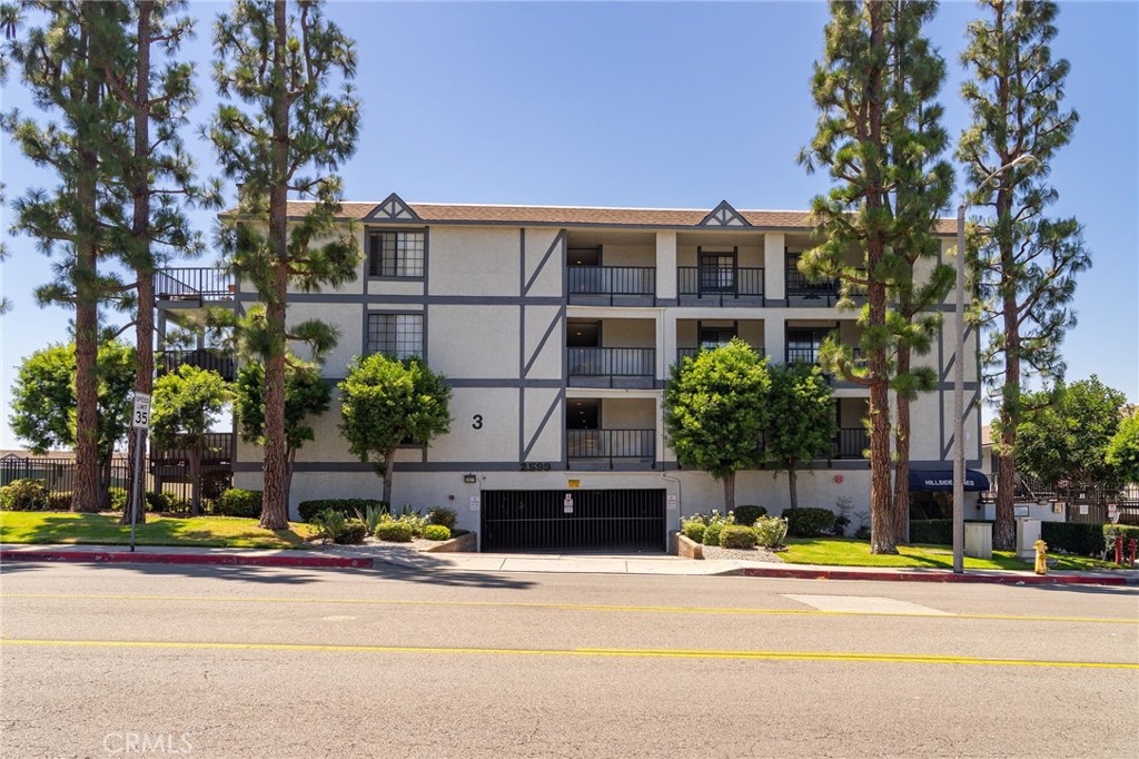 Great opportunity to own this turnkey condo, 1 bedroom with a separate office space or cozy retreat, sought out Signal Hills community with city lights and great views, newly fresh paint, newly installed flooring, recessed lighting, breakfast bar, cozy fireplace, private balcony, enjoy the privacy of a gated garage complex, with all the amenities including, gym, spa, sauna, clubhouse, ping pong room. Unit has a newer AC unit, water heater and washer and dryer, refrigerator, stove, micorwave, garbage disposal all included. Dont miss this great condo, near restaurants and shopping.