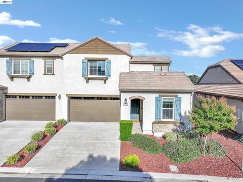 Photo of 2106 Sangria St St, Brentwood, CA 94513 (MLS # 41133133)