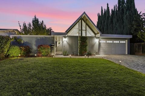 Photo of 719 Jackpine Court, Sunnyvale, CA 94086 (MLS # ML82045827)