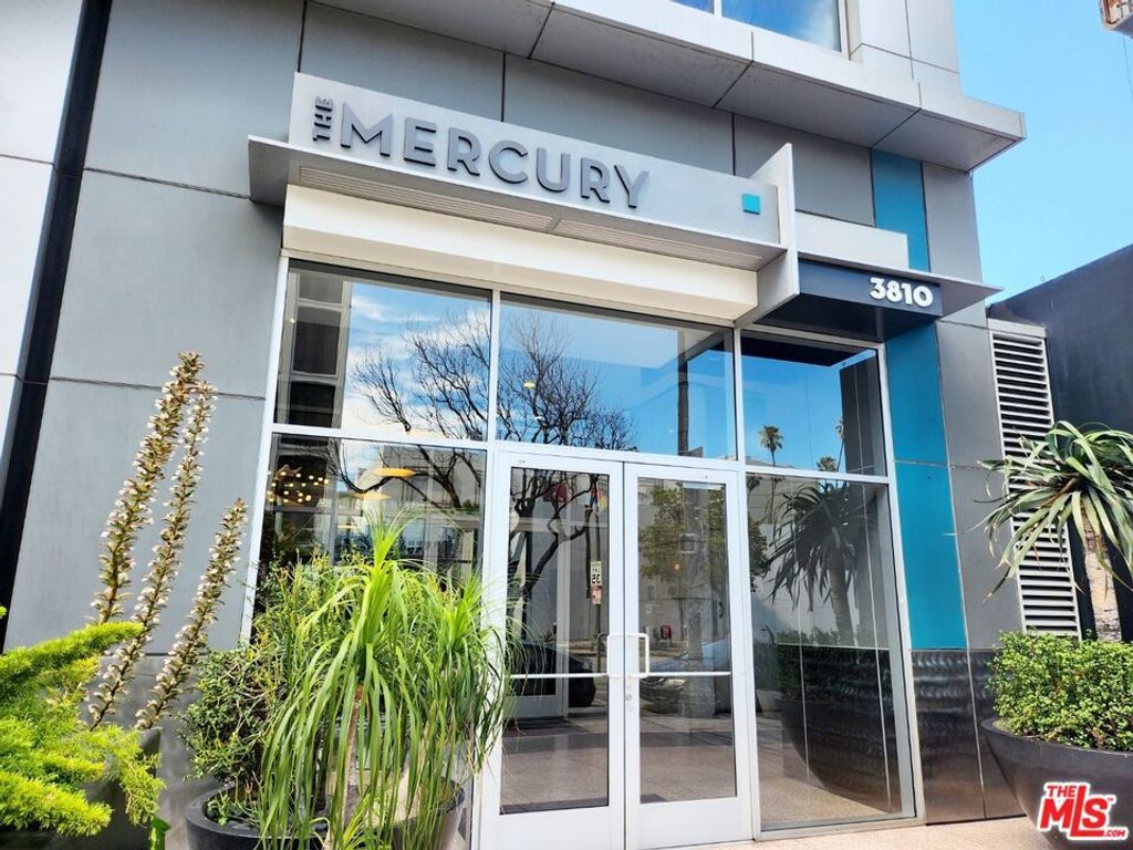 Photo of 3810 Wilshire Boulevard #610, Los Angeles, CA 90010 (MLS # 25528425)