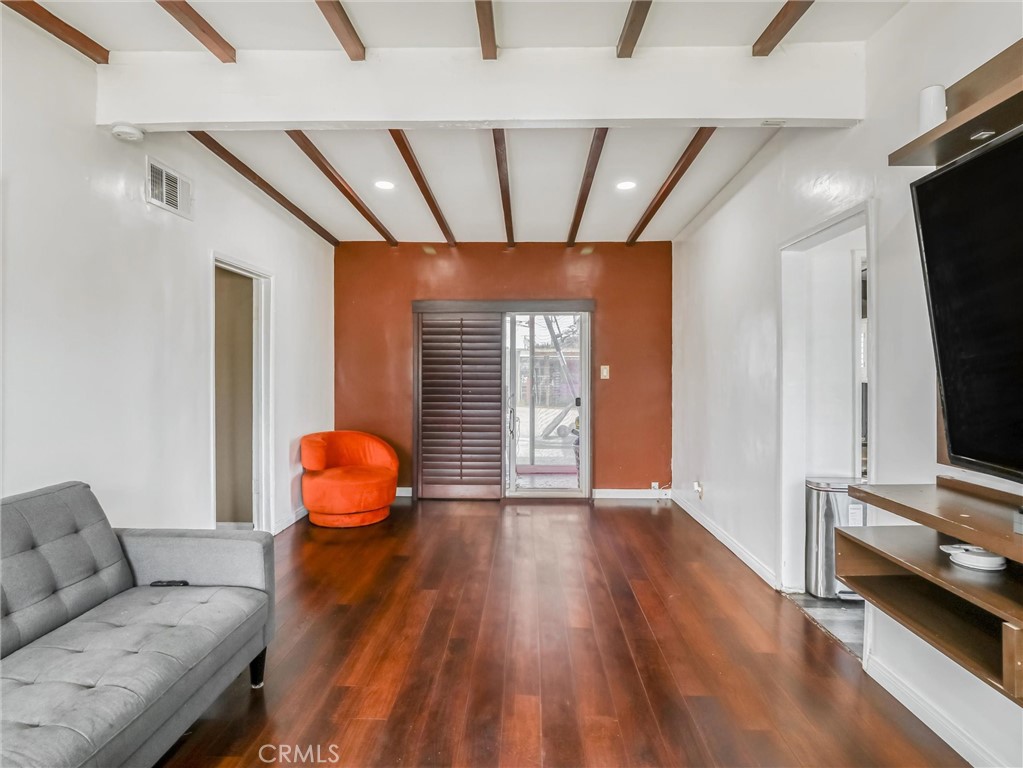 1401 W 165th Street