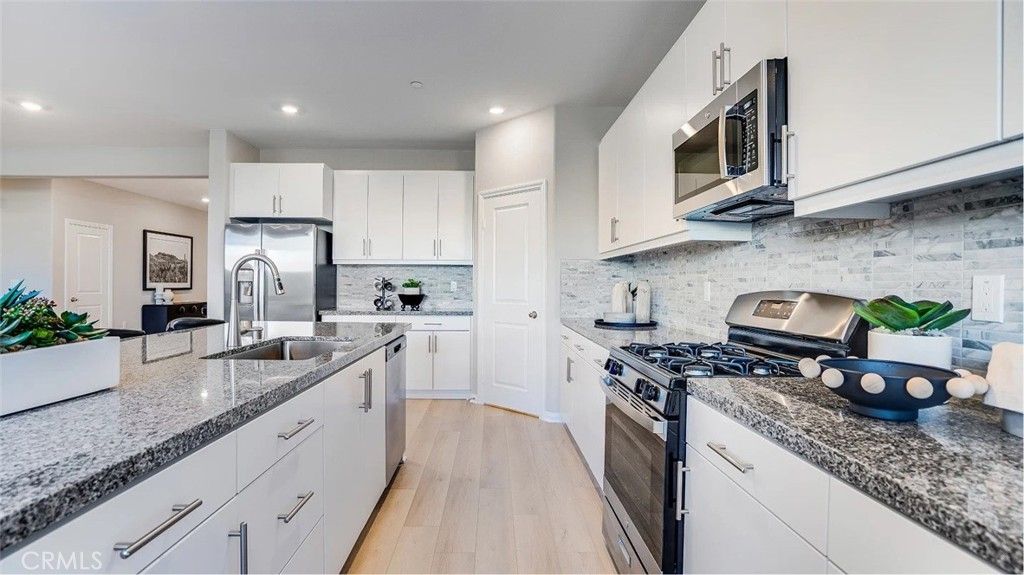 Photo of 17593 Crabtree Meadows Mdws, Hesperia, CA 92345 (MLS # SW25279036)