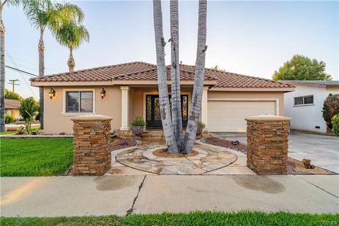 Photo of 441 S Valley Center Avenue, Glendora, CA 91741 (MLS # CV26039946)