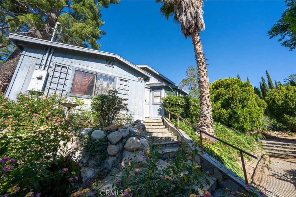 28717 Bouquet Canyon