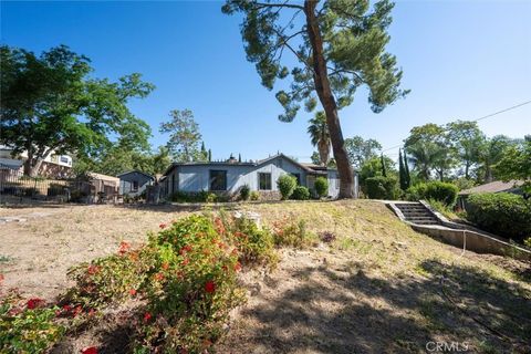 Photo of 28717 Bouquet Canyon RD, Saugus, CA 91390 (MLS # SR26098353)