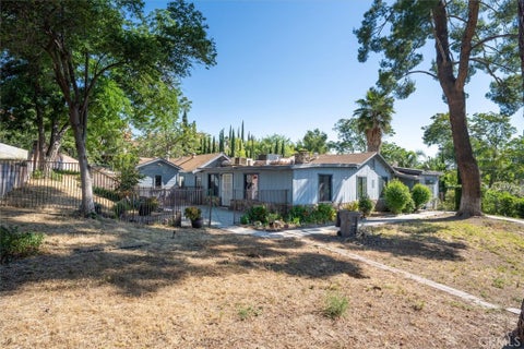 Photo of 28717 Bouquet Canyon RD, Saugus, CA 91390 (MLS # SR26098353)
