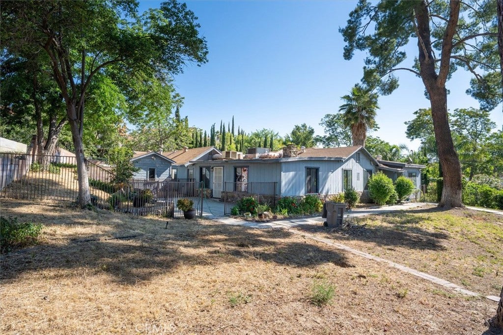 28717 Bouquet Canyon