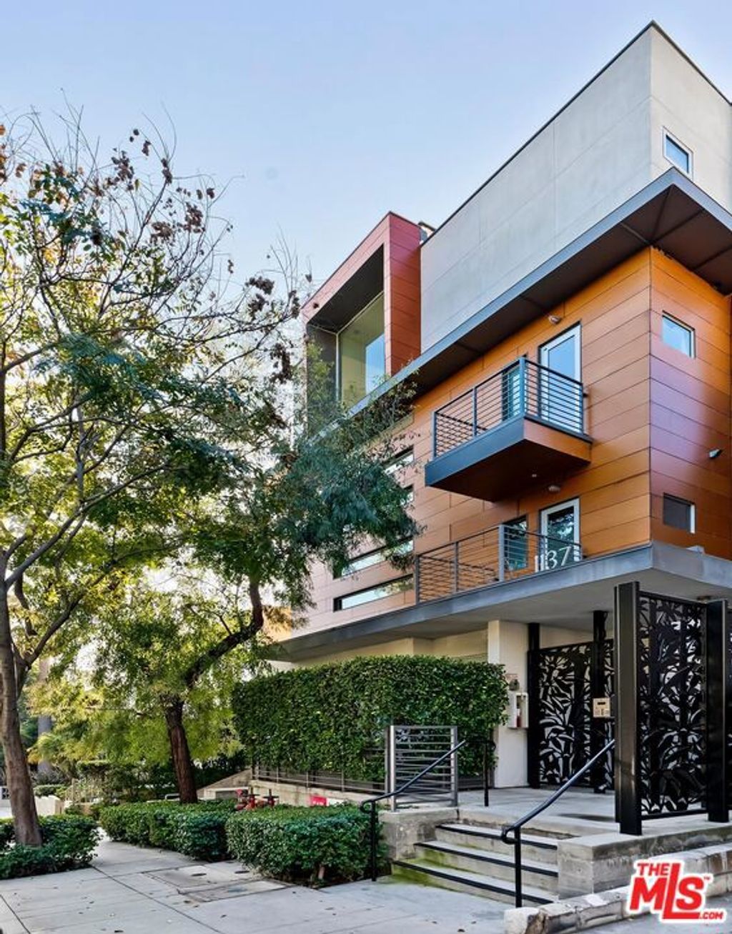 Photo of 1137 Hacienda Place #104, West Hollywood, CA 90069 (MLS # 25521221)