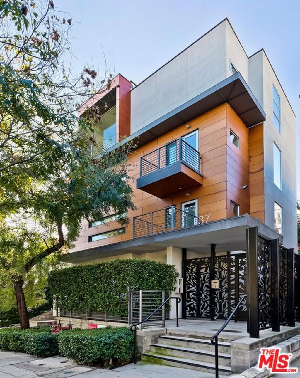 Photo of 1137 Hacienda Place #104, West Hollywood, CA 90069 (MLS # 25521221)
