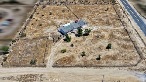 Photo of 12133 Buttonwood St, Phelan, CA 92371 (MLS # HD26084682)