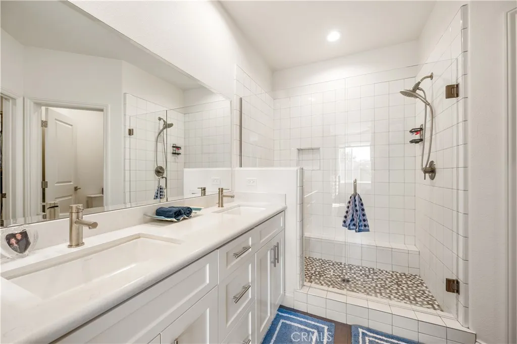 Santa Maria, California 93455, United States, 2 Bedrooms Bedrooms, ,3 BathroomsBathrooms,Residential,Pending,251537