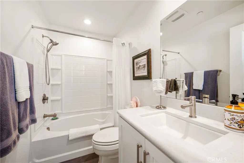 Santa Maria, California 93455, United States, 2 Bedrooms Bedrooms, ,3 BathroomsBathrooms,Residential,Pending,251537