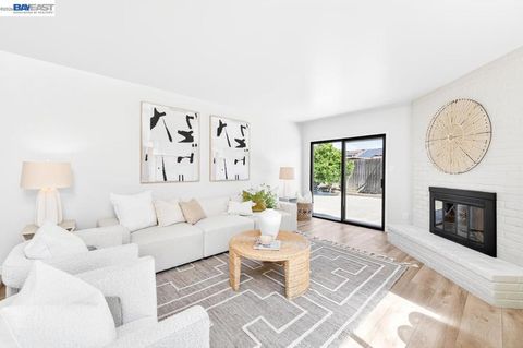 Photo of 35314 Santiago St St, Fremont, CA 94536 (MLS # 41131649)