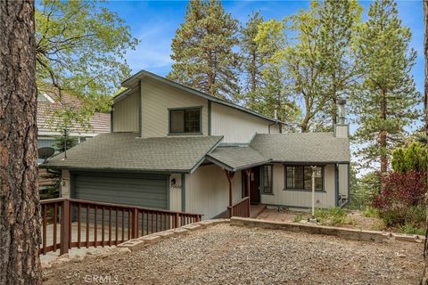 Photo of 30668 Ferndale Dr, Running Springs, CA 92382 (MLS # IG26078297)