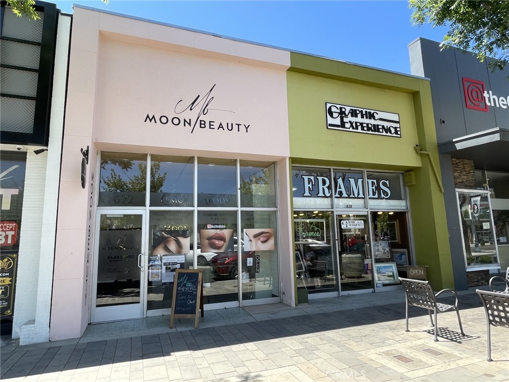 622 W Lancaster Blvd