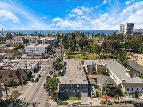 Photo of 231 Junipero AVE #1, Long Beach, CA 90803 (MLS # SB26134401)