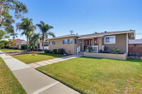 Photo of 6448 E Pageantry ST, Long Beach, CA 90808 (MLS # PW26212761)