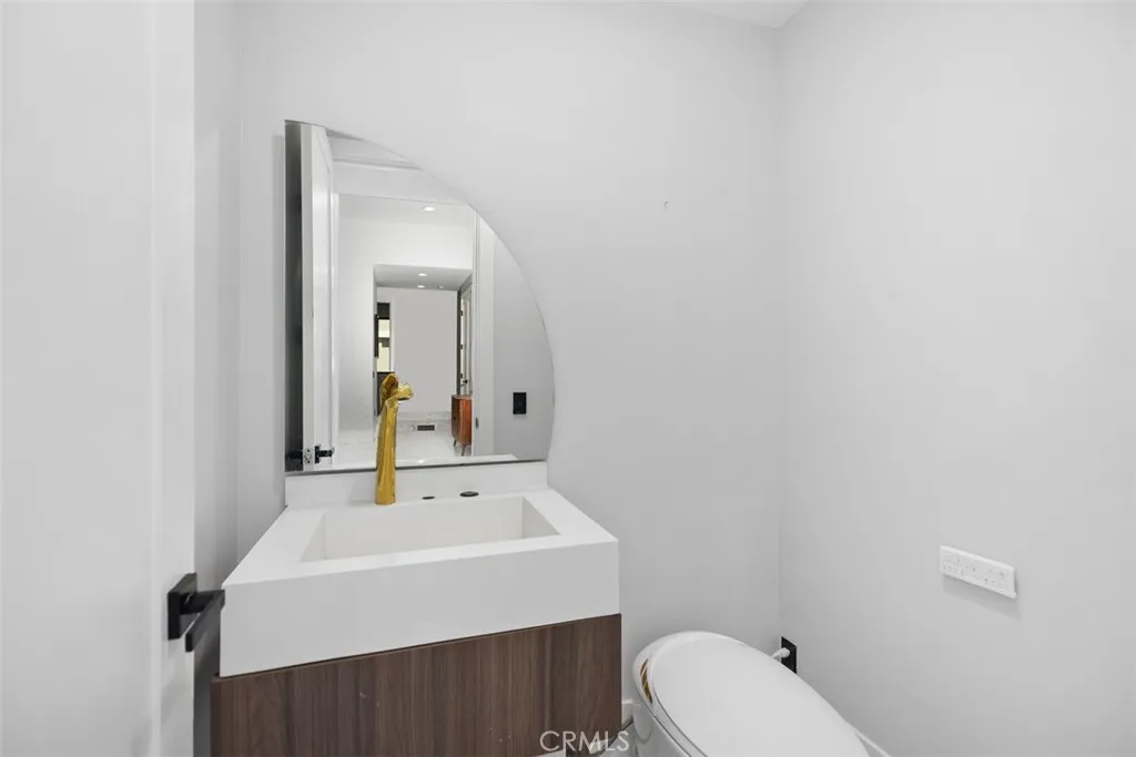 Irvine, California 92603, United States, 5 Bedrooms Bedrooms, ,5 BathroomsBathrooms,Residential,Active,160008