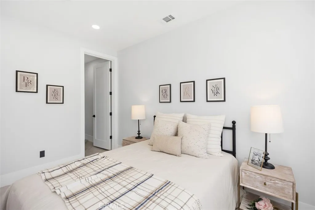 Irvine, California 92603, United States, 5 Bedrooms Bedrooms, ,5 BathroomsBathrooms,Residential,Active,160008