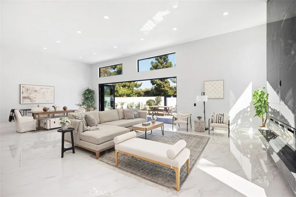 Irvine, California 92603, United States, 5 Bedrooms Bedrooms, ,5 BathroomsBathrooms,Residential,Active,160008