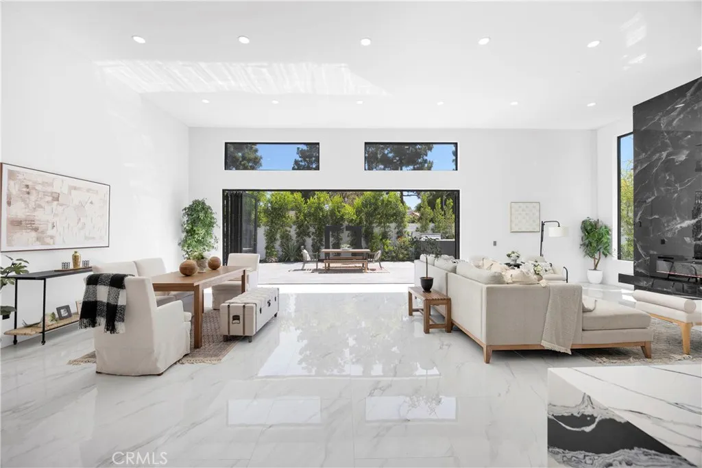 Irvine, California 92603, United States, 5 Bedrooms Bedrooms, ,5 BathroomsBathrooms,Residential,Active,160008