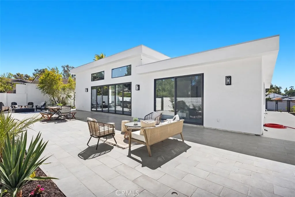 Irvine, California 92603, United States, 5 Bedrooms Bedrooms, ,5 BathroomsBathrooms,Residential,Active,160008