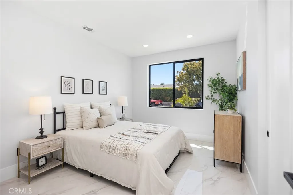 Irvine, California 92603, United States, 5 Bedrooms Bedrooms, ,5 BathroomsBathrooms,Residential,Active,160008