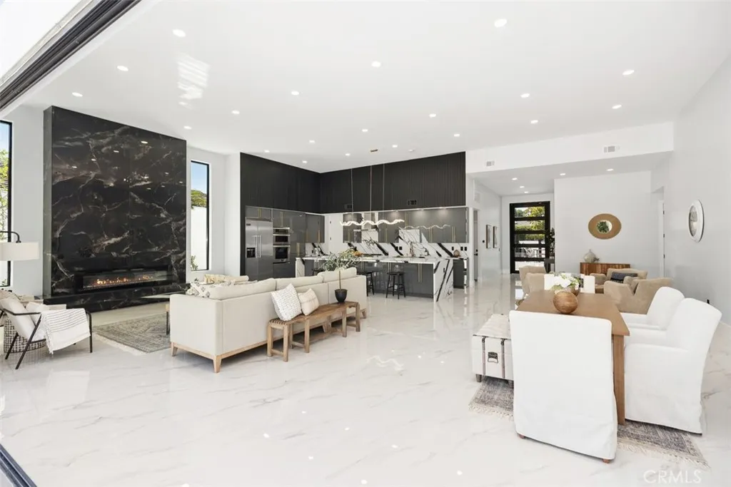 Irvine, California 92603, United States, 5 Bedrooms Bedrooms, ,5 BathroomsBathrooms,Residential,Active,160008