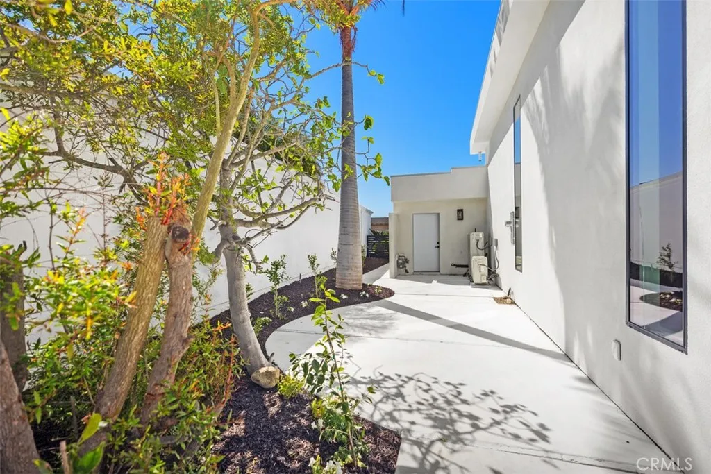 Irvine, California 92603, United States, 5 Bedrooms Bedrooms, ,5 BathroomsBathrooms,Residential,Active,160008