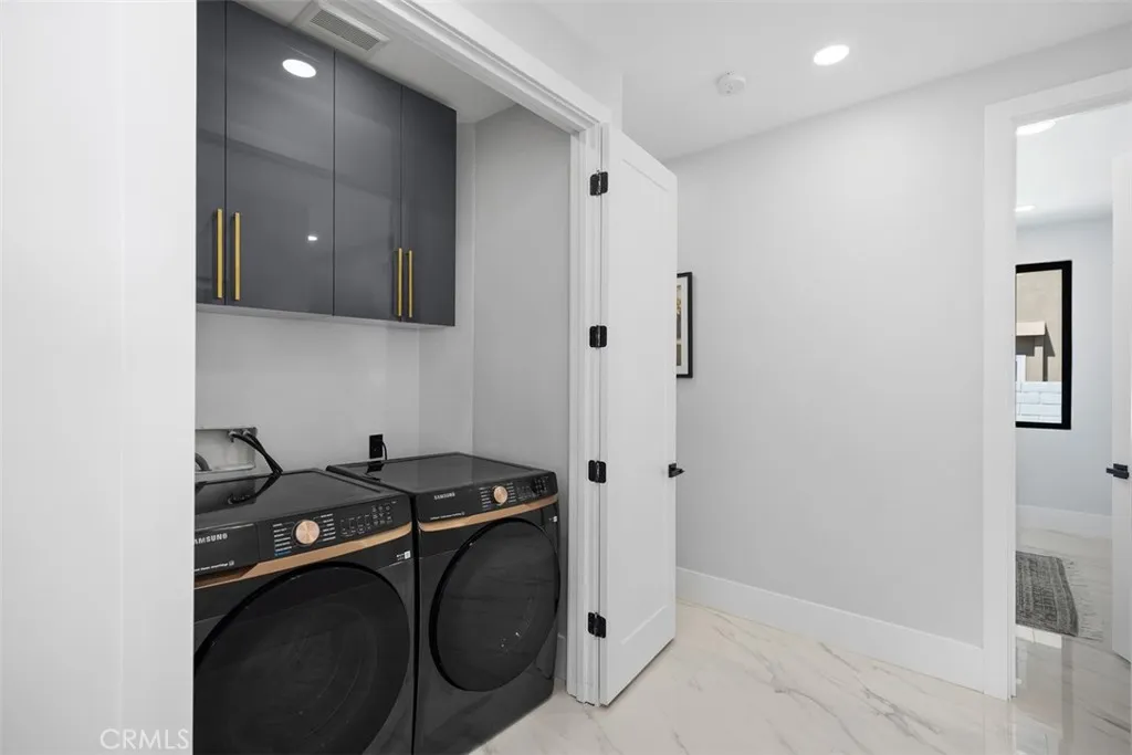 Irvine, California 92603, United States, 5 Bedrooms Bedrooms, ,5 BathroomsBathrooms,Residential,Active,160008