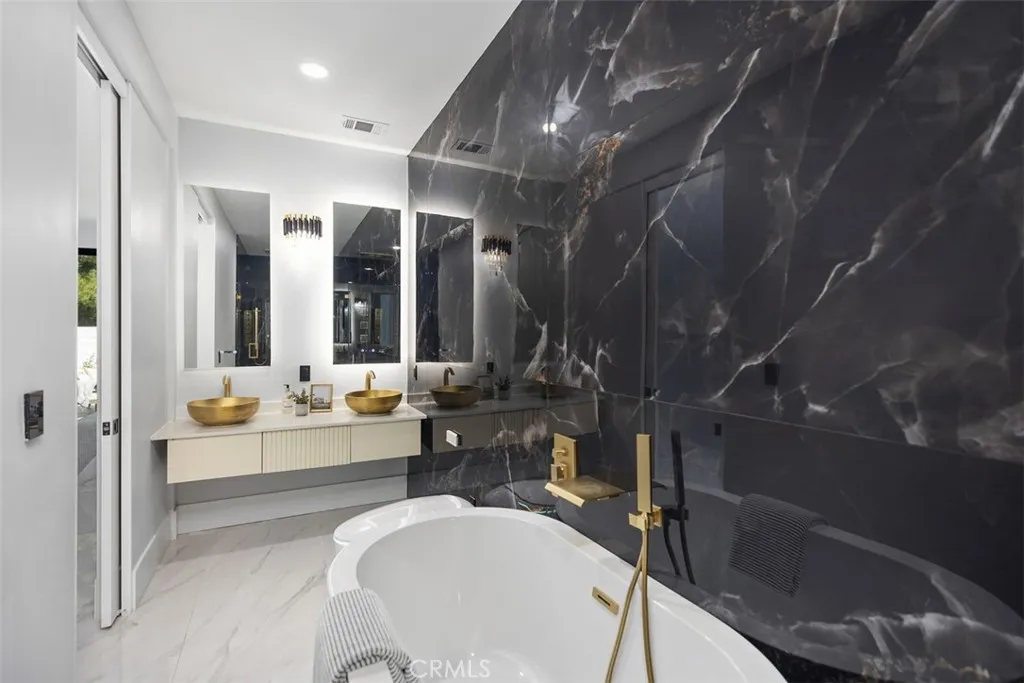 Irvine, California 92603, United States, 5 Bedrooms Bedrooms, ,5 BathroomsBathrooms,Residential,Active,160008