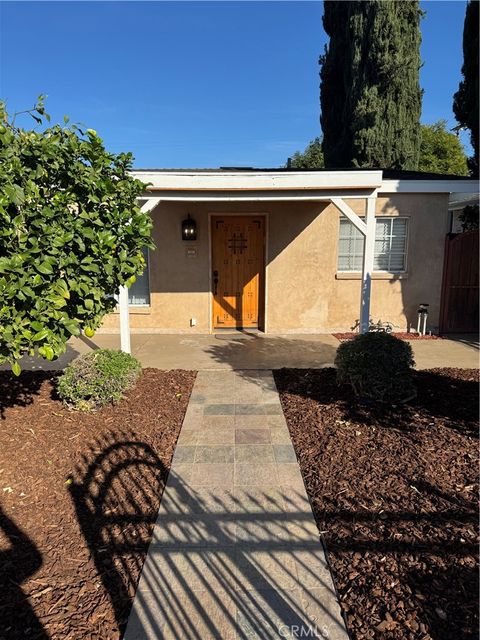 Photo of 22445 Dolorosa, Woodland Hills, CA 91367 (MLS # SR25273325)
